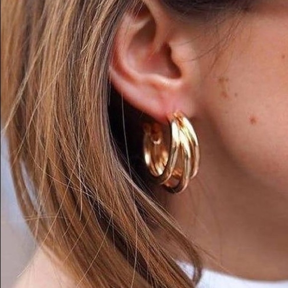 NWOT **18K yellow gold Triple Layer Hoop earrings - Picture 6 of 6